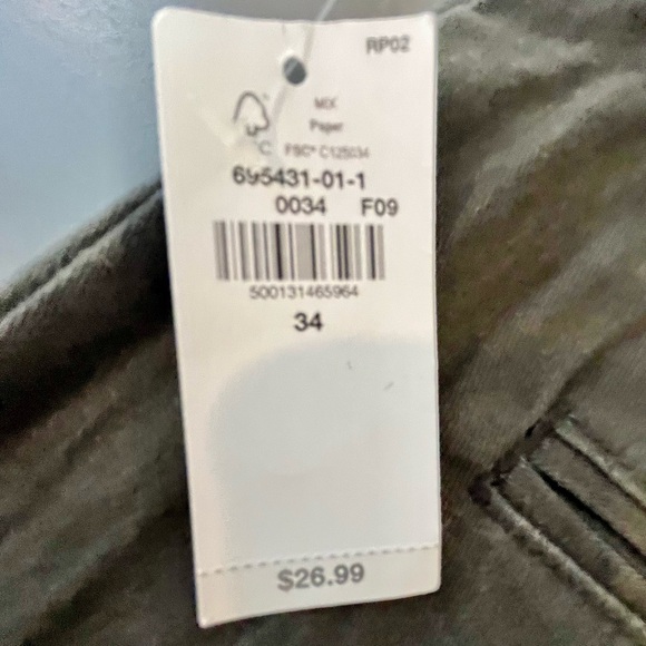 NWT Old Navy Slim Built In Flex Shorts. 34 & 8” Inseam - Men’s Smoky Black - Picture 3 of 6